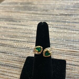 Ring with blink emerald green hearts